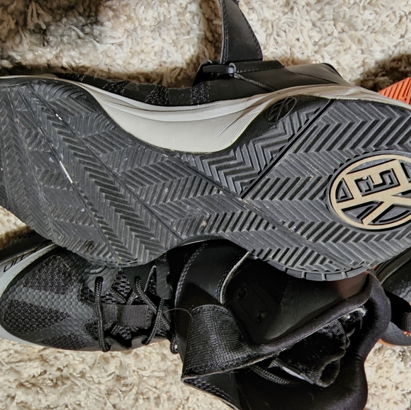 Ektio Brand Basketball/Athletic shoes.  $100 /pair. - Picture 8 of 8